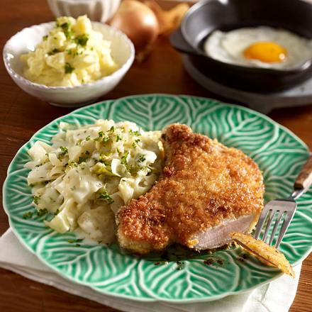 Gestovter Weißkohl mit paniertem Kotelett Rezept Gestovter Weißkohl mit paniertem Kotelett Rezept