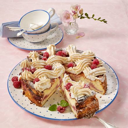 Gestrudelter Himbeer-Käsekuchen mit Baisergitter Rezept Gestrudelter Himbeer-Käsekuchen mit Baisergitter Rezept