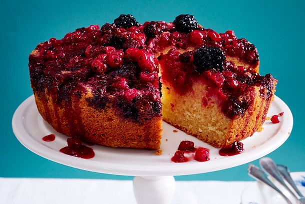 Gestürzter Brombeer-Johannisbeerkuchen Rezept Gestürzter Brombeer-Johannisbeerkuchen Rezept