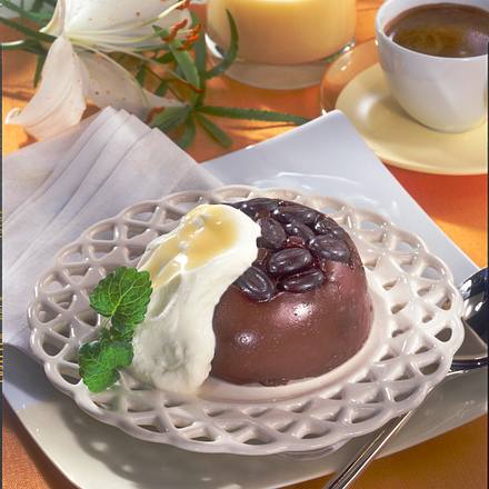 Gestürzter Schokoflammeri mit Eierlikör-Sahne Rezept Gestürzter Schokoflammeri mit Eierlikör-Sahne Rezept