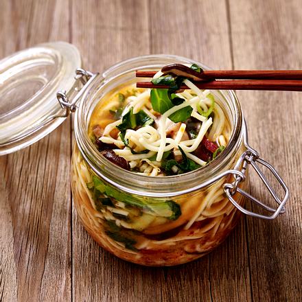 Gesunde Nudelsuppe aus der Tasse Rezept