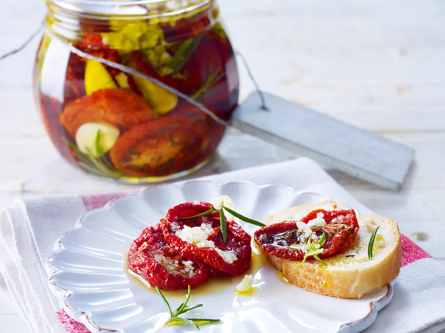 Getrocknete Tomaten einlegen Getrocknete Tomaten einlegen