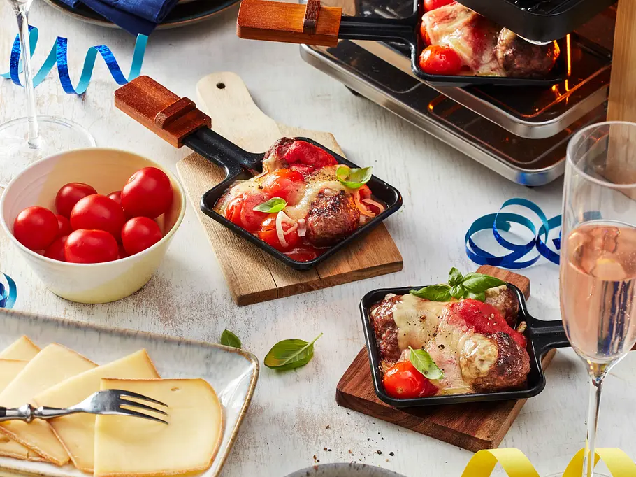 Gefüllte Hackbällchen mit Tomatenragout im Raclette Rezept Gefüllte Hackbällchen mit Tomatenragout im Raclette Rezept