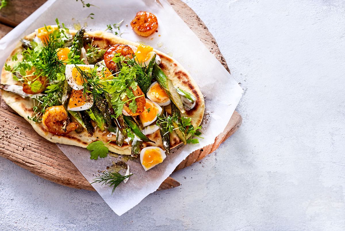 Gewiefte Jammy Eggs auf Naan-Brot Rezept