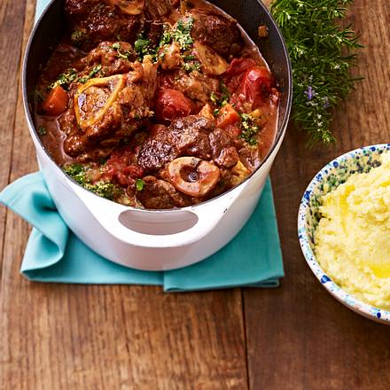 Gewürz-Ossobuco mit Mandel-Gremolata und Polenta Rezept Gewürz-Ossobuco mit Mandel-Gremolata und Polenta Rezept