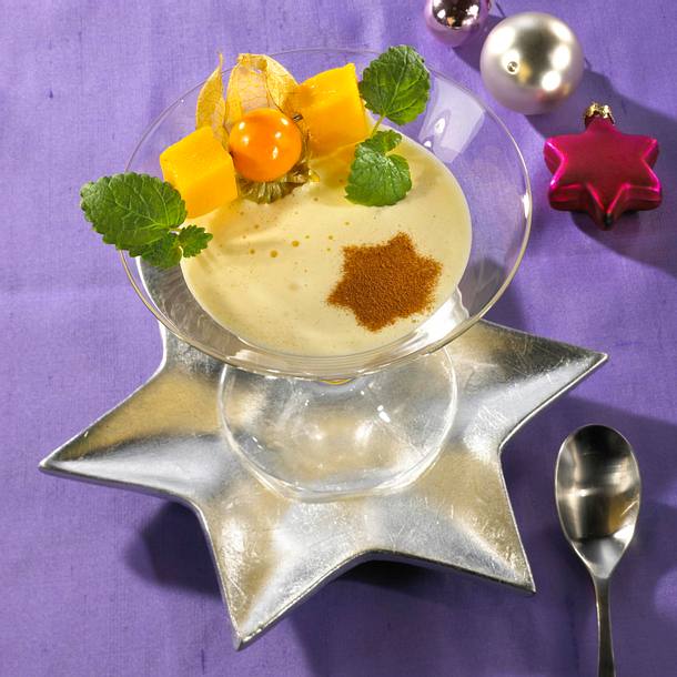 Gewürz-Zabaione mit Mangospieß Rezept Gewürz-Zabaione mit Mangospieß Rezept