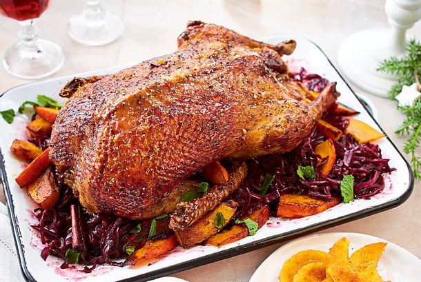 Gewürzente mit Kürbisrotkohl und Knödelmonden Rezept