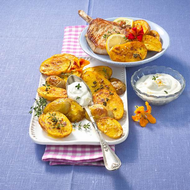 Gewürzkartoffeln vom Blech zu Stielkoteletts Rezept