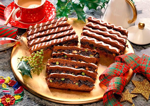 Gewürzkuchen gefüllt mit Pflaumen Rezept Gewürzkuchen gefüllt mit Pflaumen Rezept