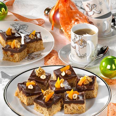 Gewürzkuchen mit getrockneten Aprikosen Rezept Gewürzkuchen mit getrockneten Aprikosen Rezept
