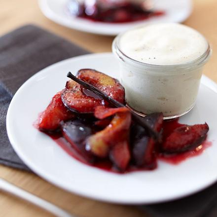 Gewürzparfait mit Zwetschgenröster Rezept