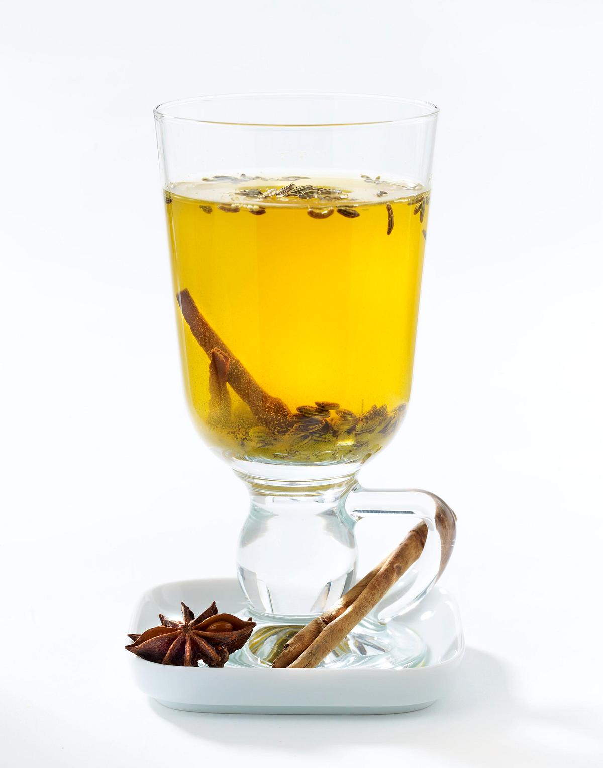 Gewürz-Tee mit Fenchel, Sternanis, Zimt und Kurkuma Rezept