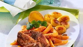 Gewürzmöhren mit Lammfilet Rezept - Foto: LECKER @ Bauer Media Group