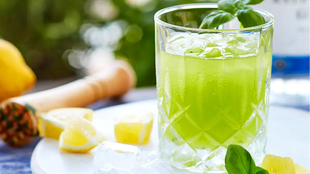 Gin Basil Smash Rezept - Foto: LECKER @ Bauer Media Group Gin Basil Smash Rezept - Foto: LECKER @ Bauer Media Group