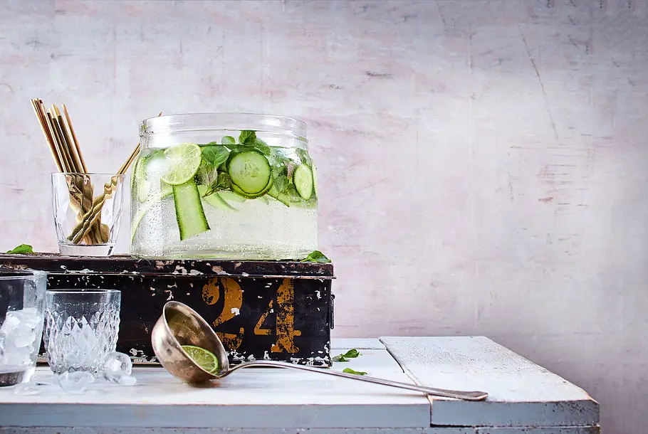 Gintastische Bowle mit frischer Minze & Gurke Rezept