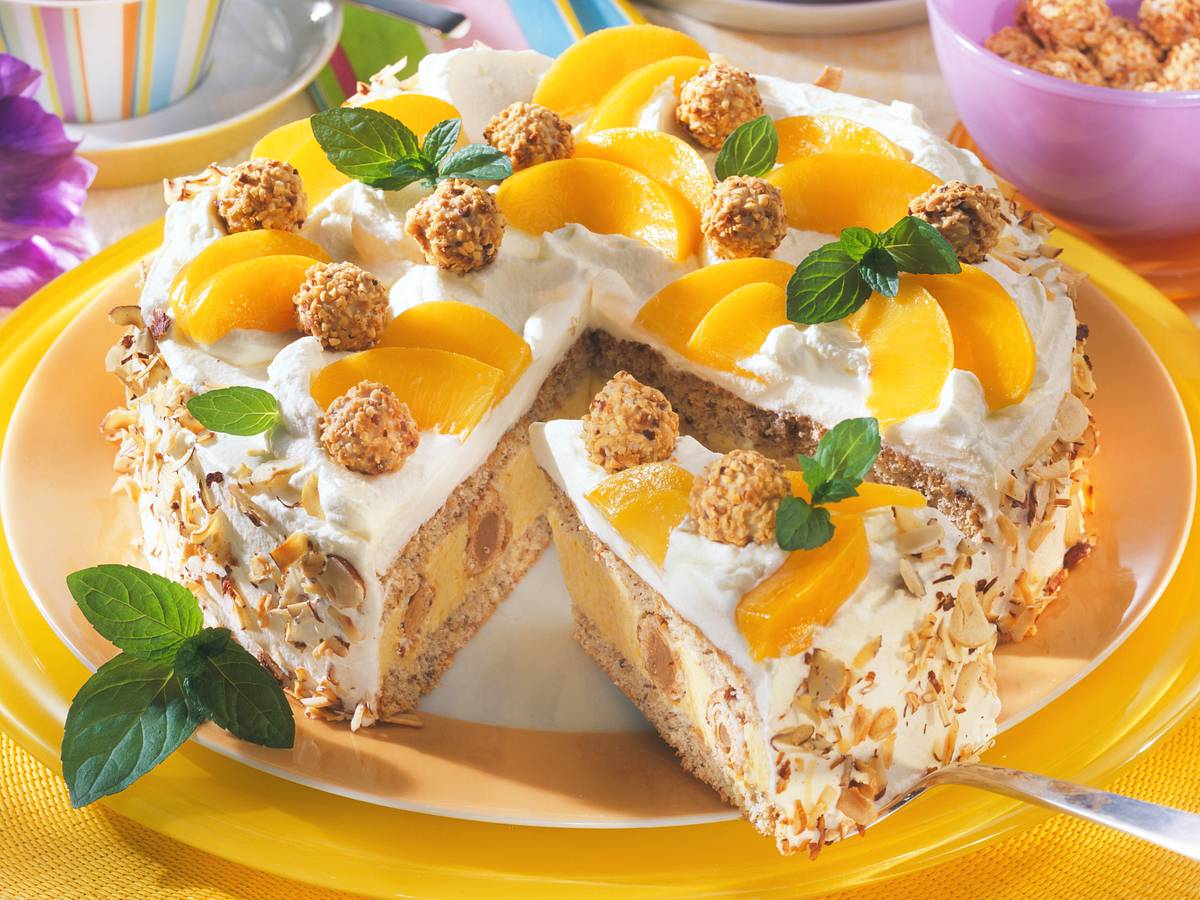 Giotto-Nuss-Torte mit Pfirsichen Rezept