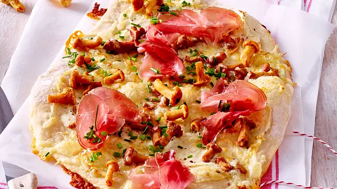 Gipfelglück-Pizza mit Tiroler Speck Rezept - Foto: LECKER @ Bauer Media Group Gipfelglück-Pizza mit Tiroler Speck Rezept - Foto: LECKER @ Bauer Media Group