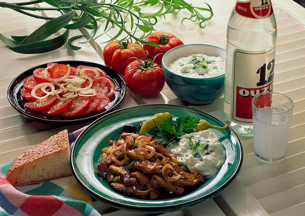 Giros mit Tsatsiki Rezept Giros mit Tsatsiki Rezept