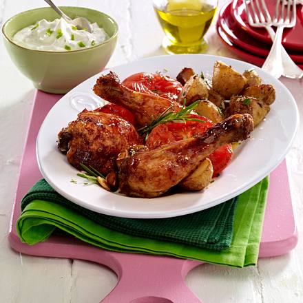 Glasierte Hähnchenkeulen mit Rosmarin-Kartoffeln Rezept Glasierte Hähnchenkeulen mit Rosmarin-Kartoffeln Rezept