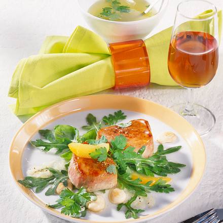 Glasierte Medallions auf Kräutern Rezept Glasierte Medallions auf Kräutern Rezept