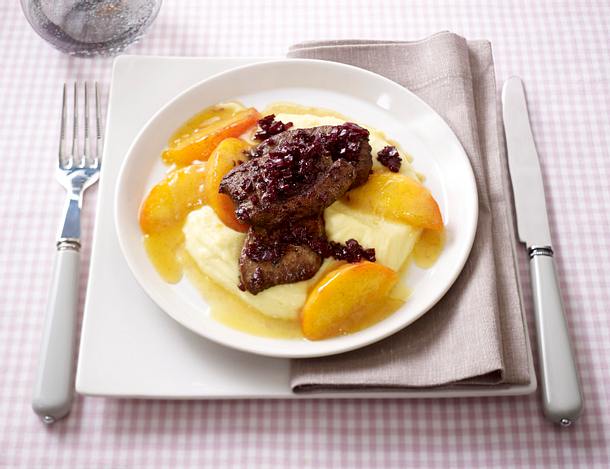 Glasierte Pfirsiche mit gebratener Kalbsleber (Johann Lafer für tina) Rezept Glasierte Pfirsiche mit gebratener Kalbsleber (Johann Lafer für tina) Rezept