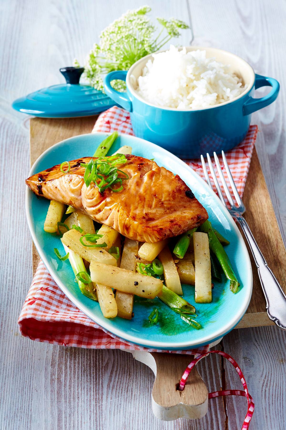 Glasierte Rettich-Pommes zu Teriyaki-Lachs Rezept