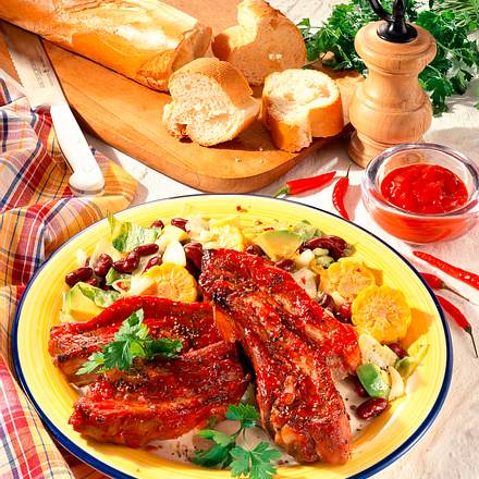 Glasierte Rippchen mit Salat Rezept Glasierte Rippchen mit Salat Rezept