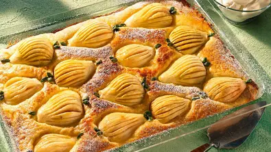 Glasierter Birnenkuchen Rezept - Foto: LECKER @ Bauer Media Group