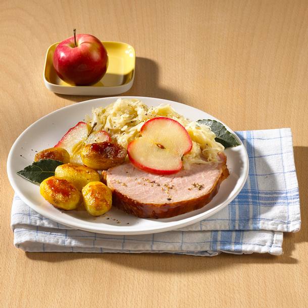 Glasierter Kasselerbraten mit sahnigem Apfelkraut Rezept Glasierter Kasselerbraten mit sahnigem Apfelkraut Rezept