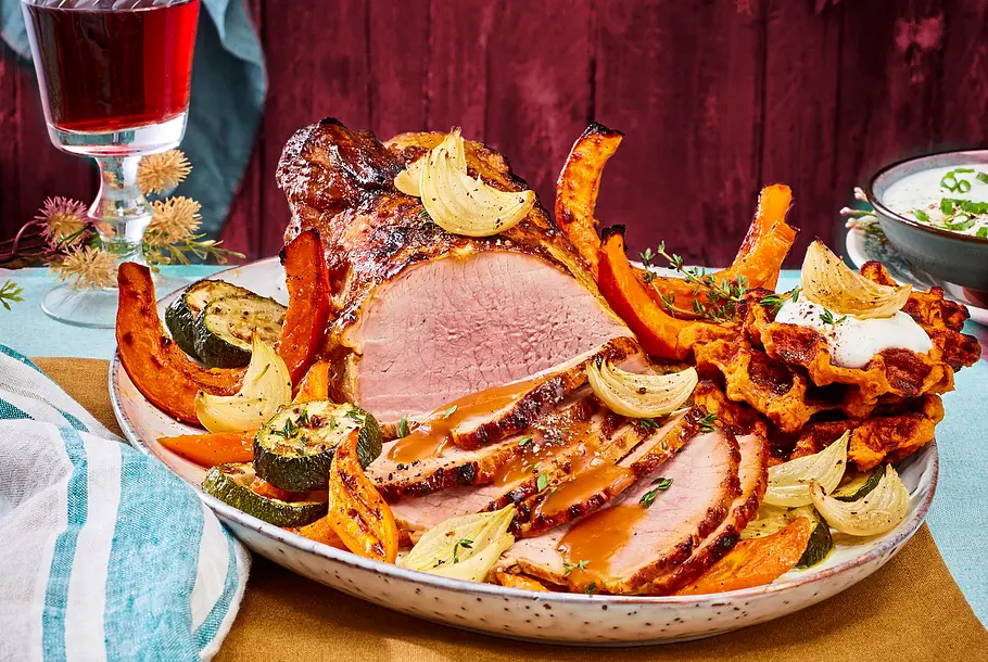 Glasierter Kotelettbraten mit Gemüsesegen aus dem Garten Rezept Glasierter Kotelettbraten mit Gemüsesegen aus dem Garten Rezept