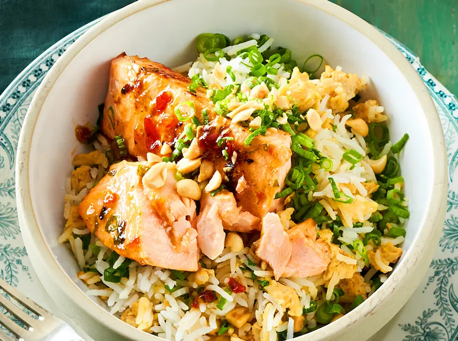 Glasierter Lachs auf Ruck-Zuck-Bratreis rezept Glasierter Lachs auf Ruck-Zuck-Bratreis Rezept