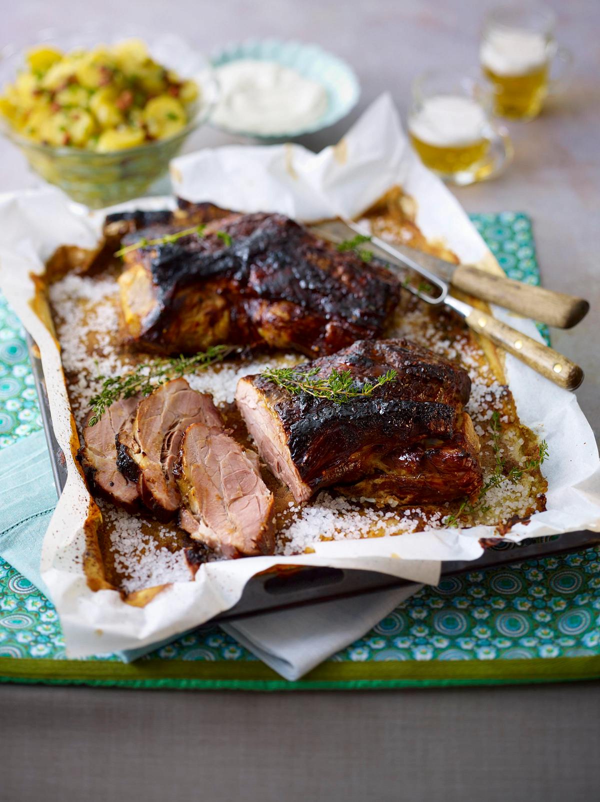 Glasierter Schweinebraten im Salzbett Rezept