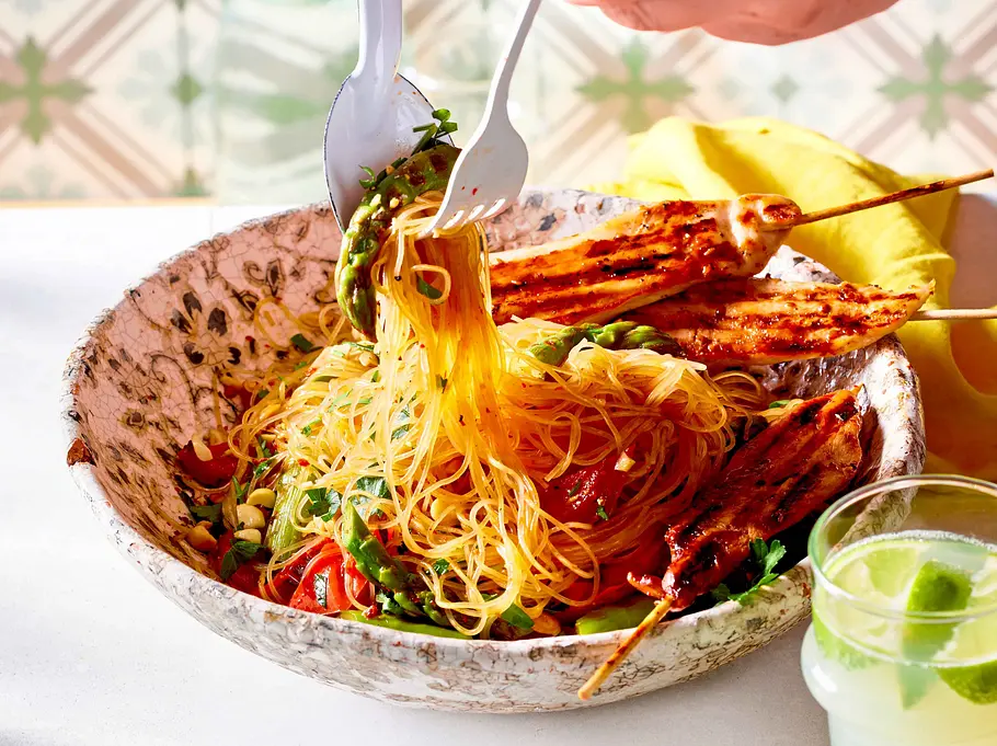 Glasnudel-Grillgemüse-Salat mit Teriyaki-Hähnchen Rezept