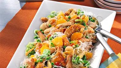 Glasnudel-Salat mit Putenstreifen Rezept - Foto: LECKER @ Bauer Media Group Glasnudel-Salat mit Putenstreifen Rezept - Foto: LECKER @ Bauer Media Group