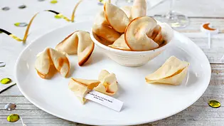 Glückskekse Rezept - Foto: LECKER @ Bauer Media Group Glückskekse Rezept - Foto: LECKER @ Bauer Media Group