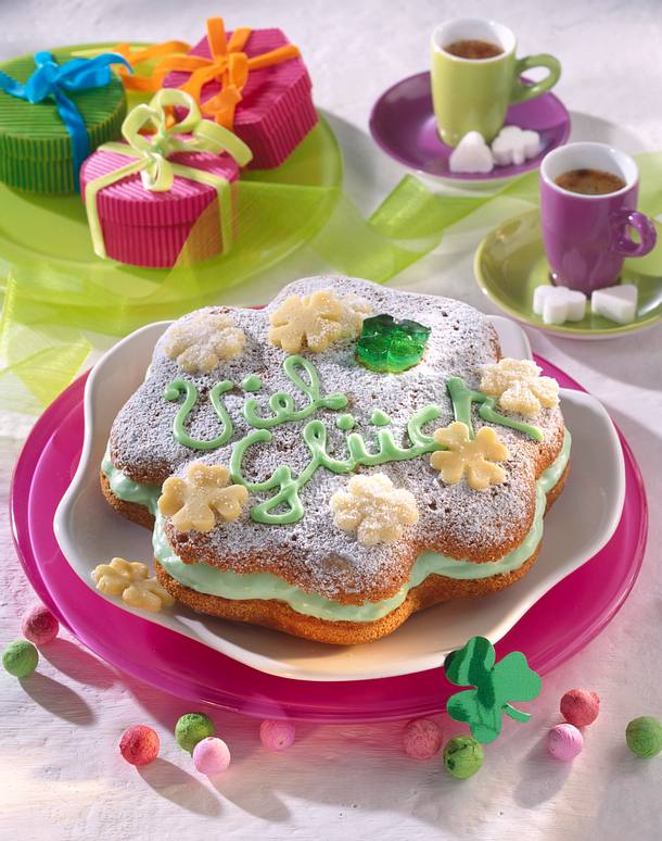 Glücksklee-Kuchen Rezept | LECKER