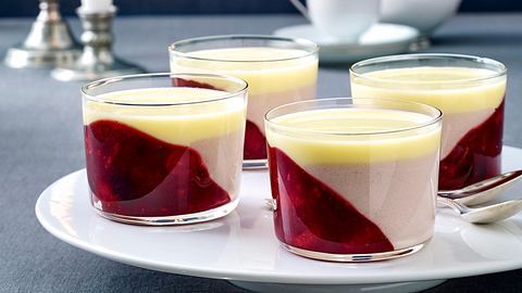 Glüh-Grütze mit Beerenmousse Rezept - Foto: House of Food / Bauer Food Experts KG