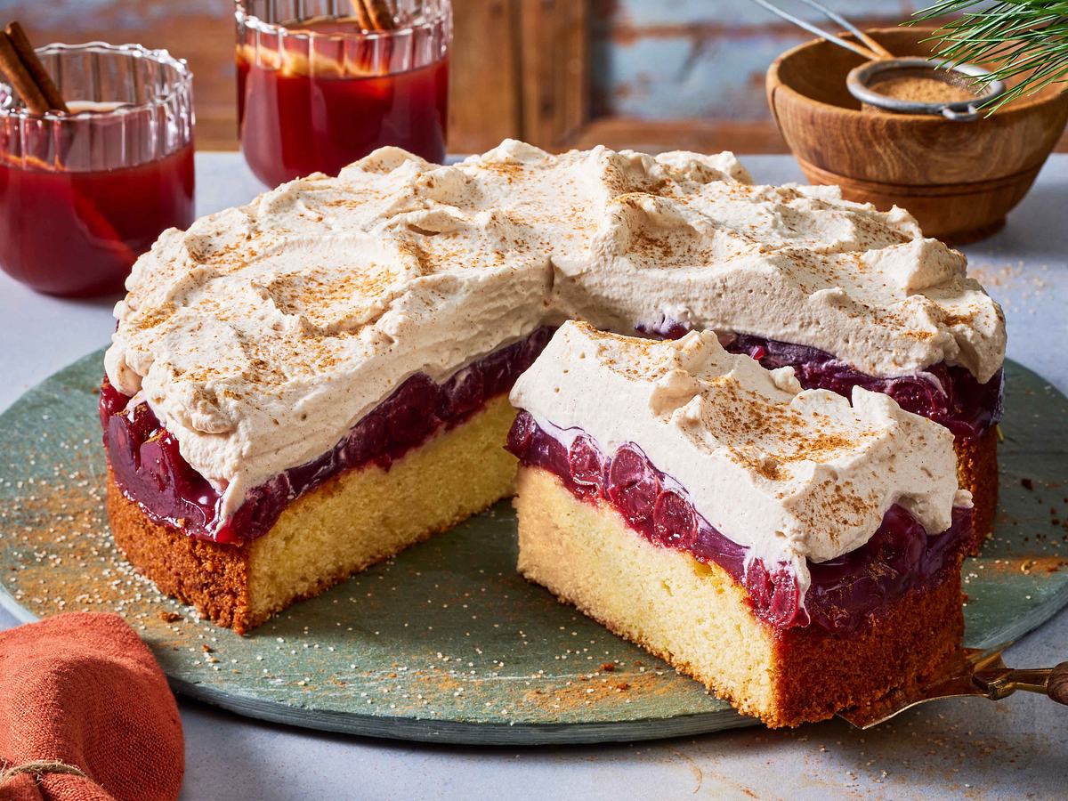 Glühwein-Kuchen mit Zimtsahne Rezept