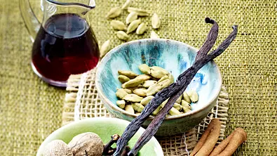 Zutaten für Glühweingewürz - Foto: LECKER @ Bauer Media Group