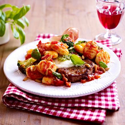 Gnocchi al forno mit Rumpsteaks Rezept Gnocchi al forno mit Rumpsteaks Rezept