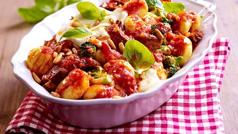Gnocchi al forno mit Steakstreifen Rezept - Foto: House of Food / Bauer Food Experts KG