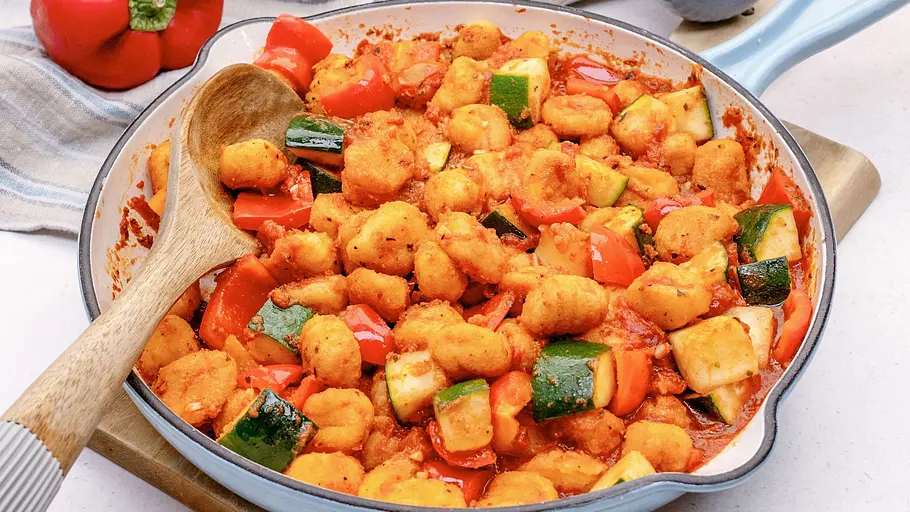 Gnocchi-Gemüse-Pfanne Rezept - Foto: ShowHeroes für LECKER @ Bauer Media Group Gnocchi-Gemüse-Pfanne Rezept - Foto: ShowHeroes für LECKER @ Bauer Media Group