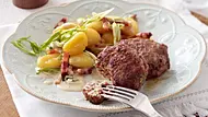 Gnocchi in Speck-Sahnesoße zu Frikadellen Rezept - Foto: LECKER @ Bauer Media Group