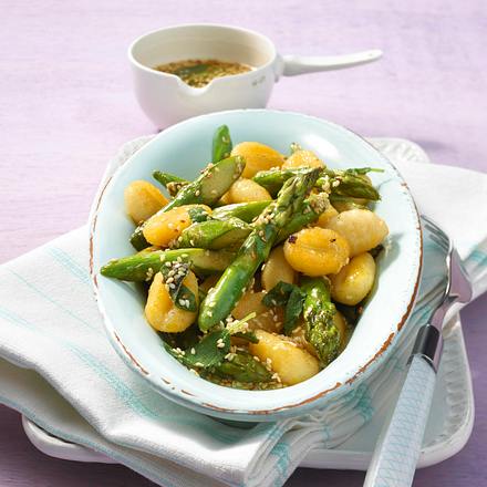 Gnocchi mit gebratenem Spargel in Salbeibutter Rezept Gnocchi mit gebratenem Spargel in Salbeibutter Rezept