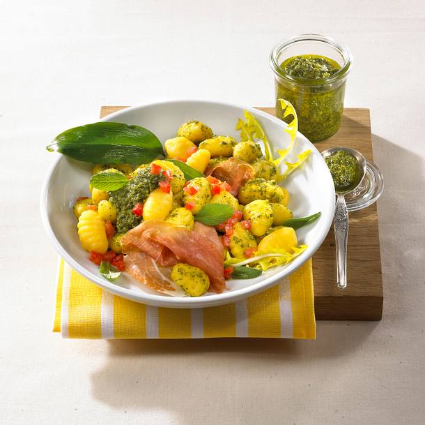Gnocchi mit Kräuter-Pesto Rezept Gnocchi mit Kräuter-Pesto Rezept