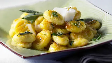 Gnocchi mit Salbeibutter Rezept - Foto: LECKER @ Bauer Media Group