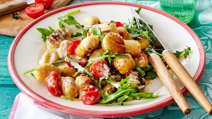 Gnocchi mit Tomaten-Käsesoße und Rucola Rezept - Foto: House of Food / Bauer Food Experts KG