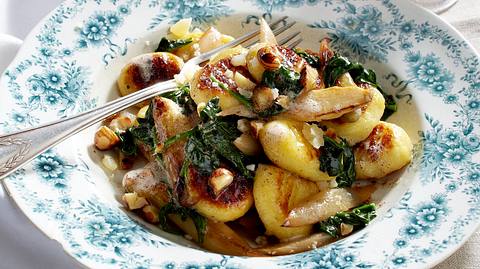 Gnocchi mit weißem Spargel und Spinat Rezept - Foto: House of Food / Bauer Food Experts KG