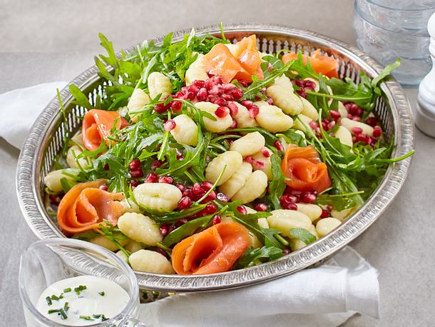 Gnocchi-Salat mit Lachs Rezept Gnocchi-Salat mit Lachs Rezept