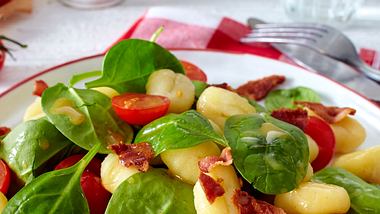 Gnocchi-Spinat-Salat Rezept - Foto: House of Food / Bauer Food Experts KG